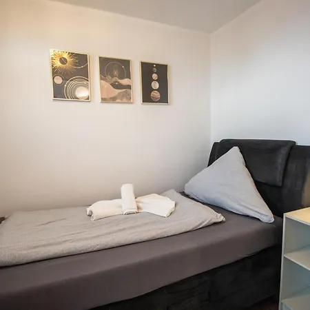 Messewohnung Fuer 5 Gaeste Mit Balkon Und Lift Hannover Esterno foto