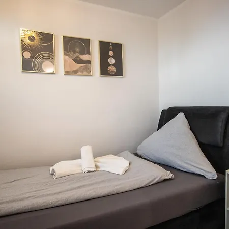 Messewohnung Fuer 5 Gaeste Mit Balkon Und Lift Hannover Esterno foto