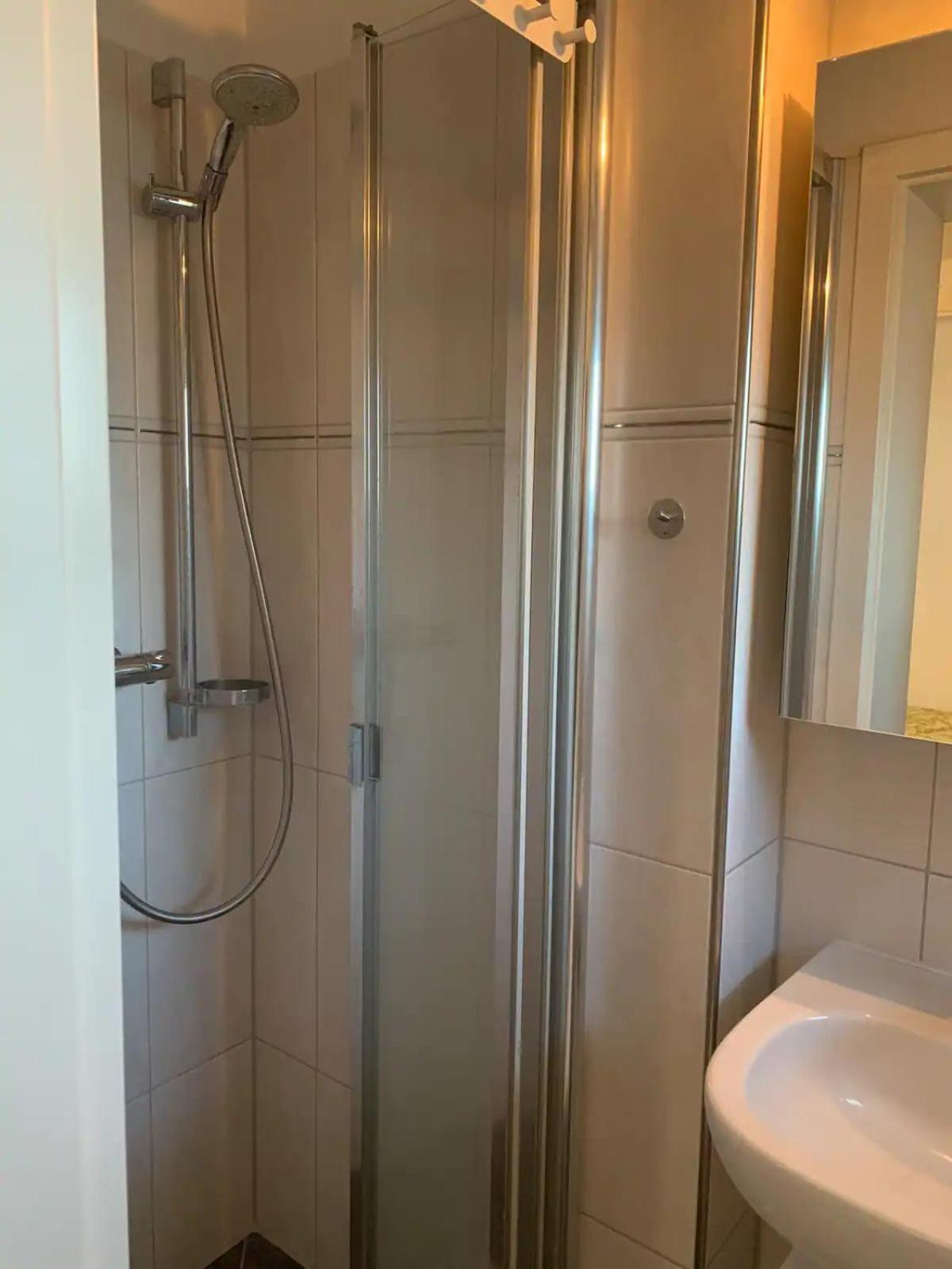 Messewohnung Fuer 5 Gaeste Mit Balkon Und Lift Appartement *